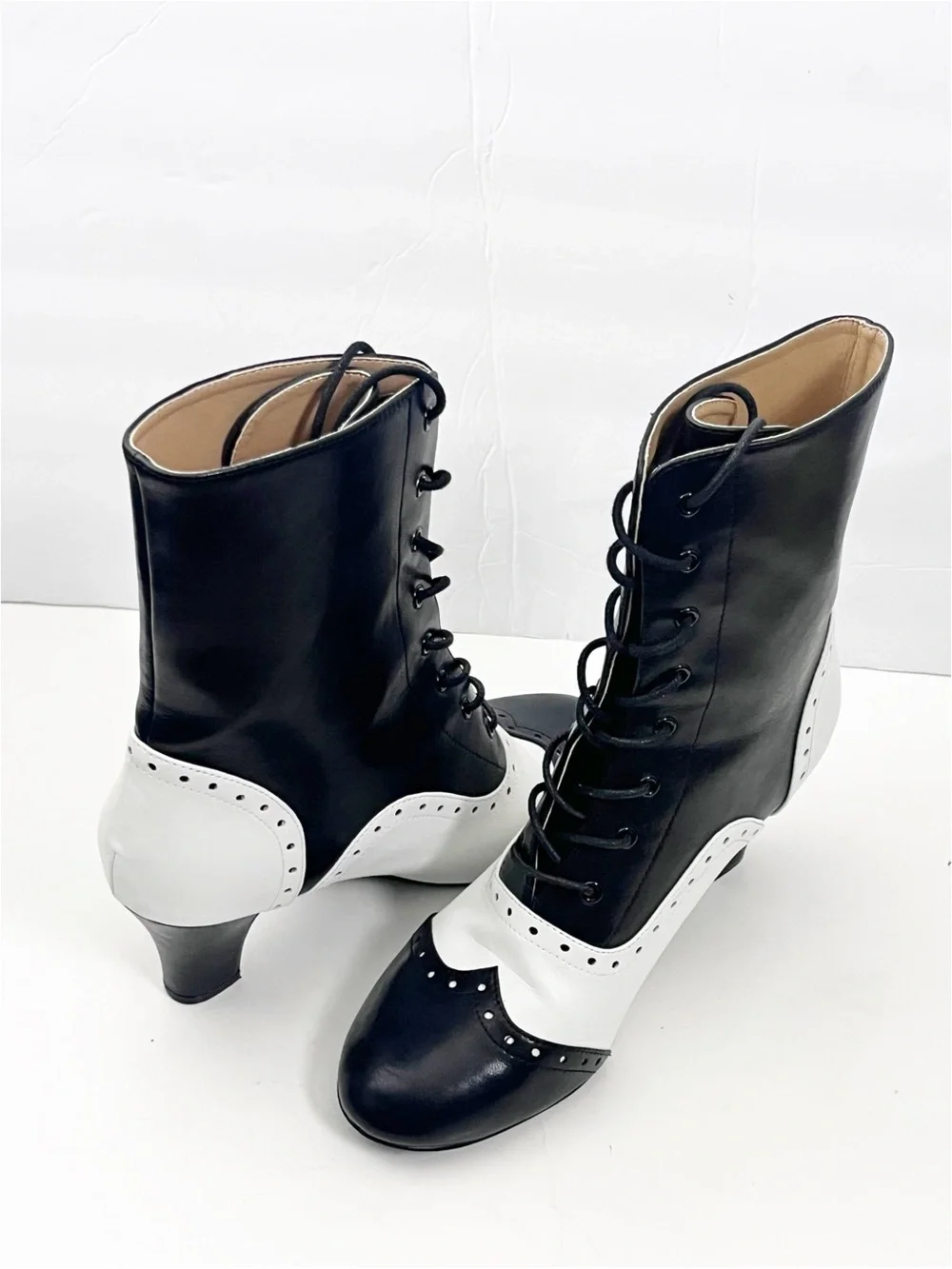 UNIQUE VINTAGE Black White Almond Toe Lace Up Booties Size 10 Victorian Preppy